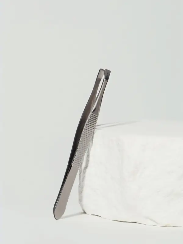 Пинцет прямой, узкий, с расчёской, 8.8 см, в чехле, МИКС