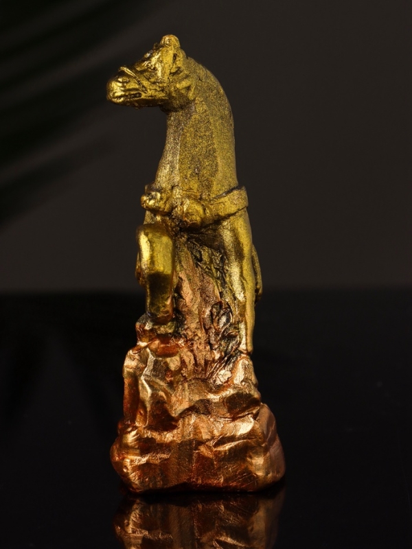 Статуэтка "Конь с мухой" 8х6х3 см, цвет золото