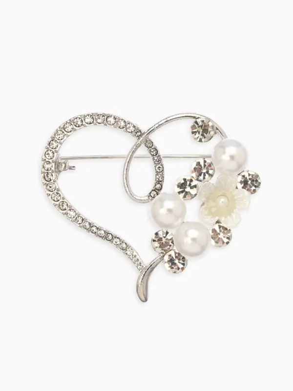 Брошь &laquo;Жемчужное сердце&raquo;, белая в серебре
