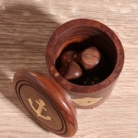 Кости игральные в шкатулке 6,5х6,5х6 см, дерево шишам, латунь