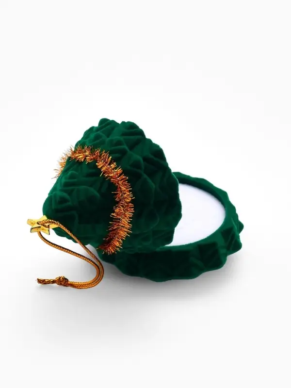 Футляр под серьги, кольцо &laquo;Новогодняя ёлочка&raquo;, бархатный, 5.9&times;6.2&times;6.2 см, зелёный, золотой