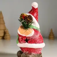 Сувенир керамика свет "Снеговик в красной шубке с еловой веточкой" 10х7,5х14,5 см