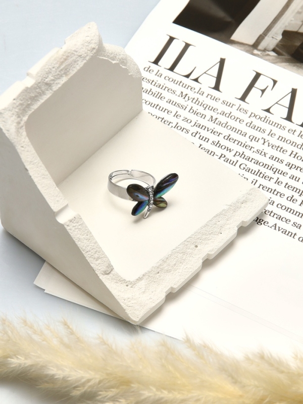 Кольцо безразмерное «Бабочка», галиотис, зелёное в серебре