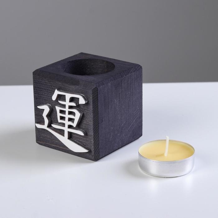 Свеча в деревянном подсвечнике  Свеча в деревянном подсвечнике "Куб, Иероглифы. Здоровье", эбен, аромат манго
