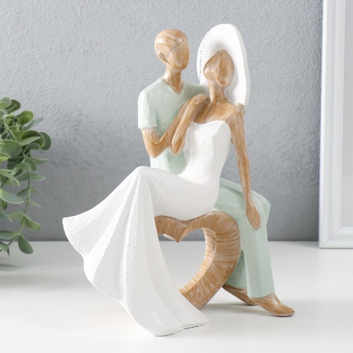 Сувенир полистоун  Сувенир полистоун "Ретро. Влюблённые сидят на сердце" бело-зелёный 18х11х23,5 см