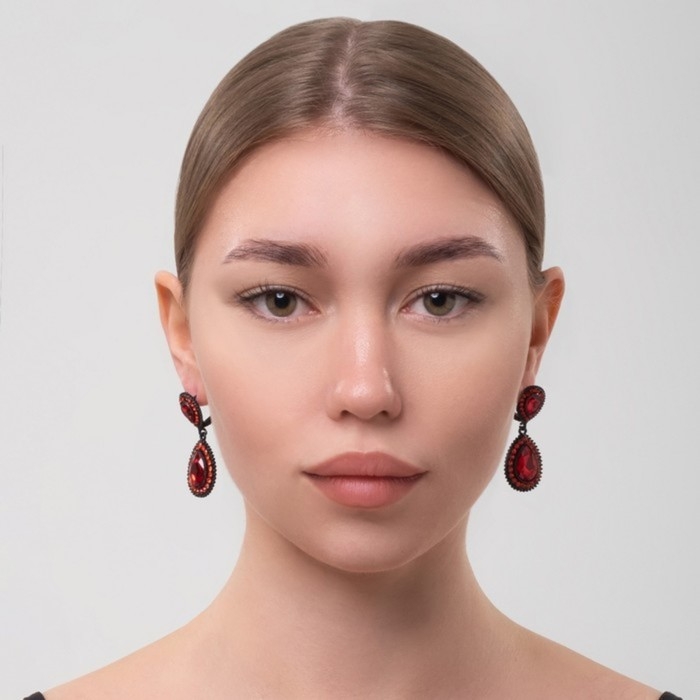 Серьги со стразами «Вечерние» дама, цвет бордовый в чёрном металле Серьги со стразами «Вечерние» дама, цвет бордовый в чёрном металле