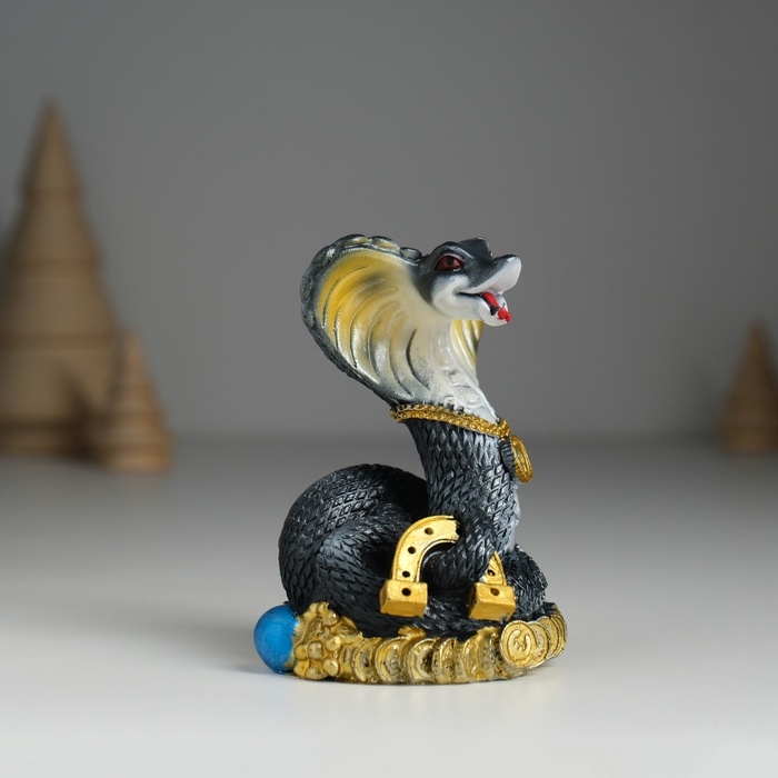 Сувенир полистоун Сувенир полистоун "Змея тёмная с подковой" 5,8х5,5х9 см