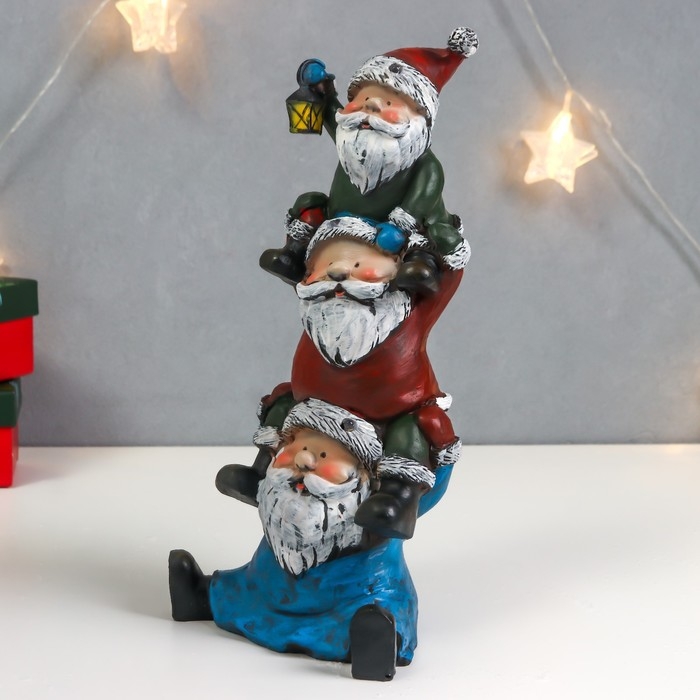 Сувенир полистоун свет Сувенир полистоун свет "Дедушки с фонариками - куча мала" 29,5х14,5х11,5 см