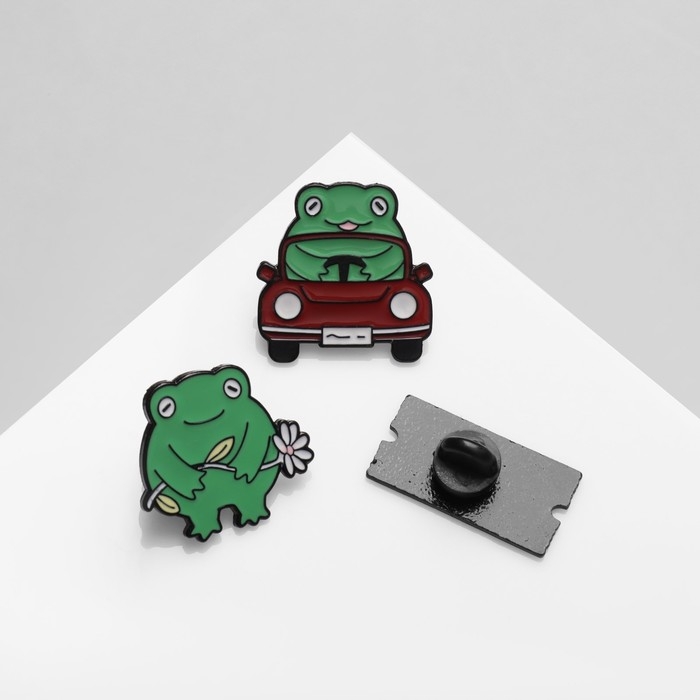 Набор значков (3 шт.) «Лягушачья романтика», цветной в чёрном металле Набор значков (3 шт.) «Лягушачья романтика», цветной в чёрном металле