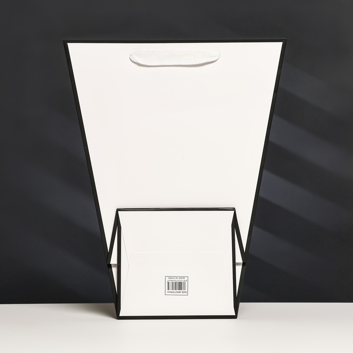 Пакет-переноска для цветов 18 × 14 × 35 х 28 см, белый с каймой