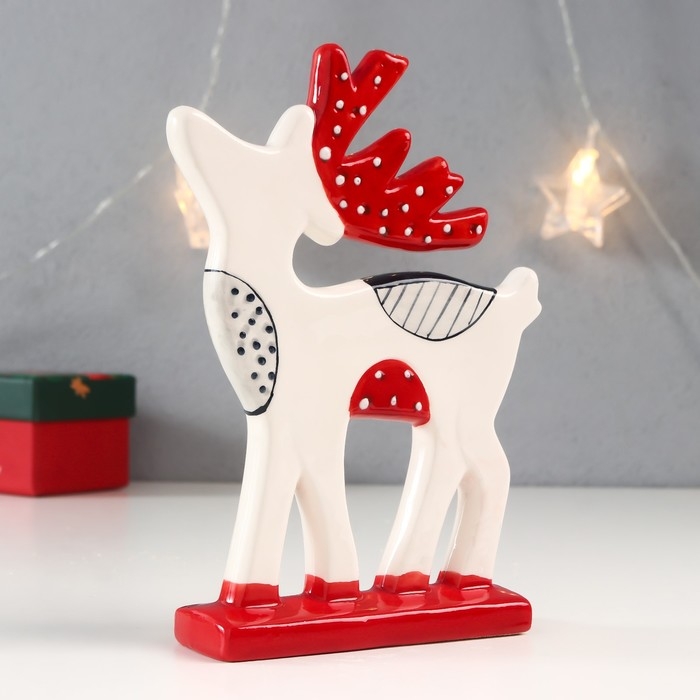 Сувенир керамика Сувенир керамика "Белый олень с красными рогами в белый горошек" 17,7х12,2х3,7 см