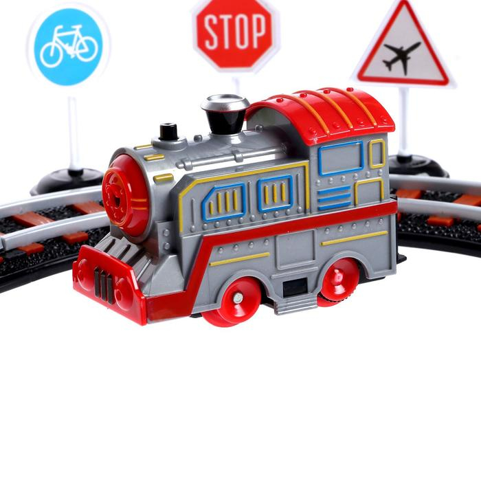 Железная дорога &laquo;Останови крушение&raquo;, 2 поезда, ж/д стрелка, работает от батареек, свет и звук