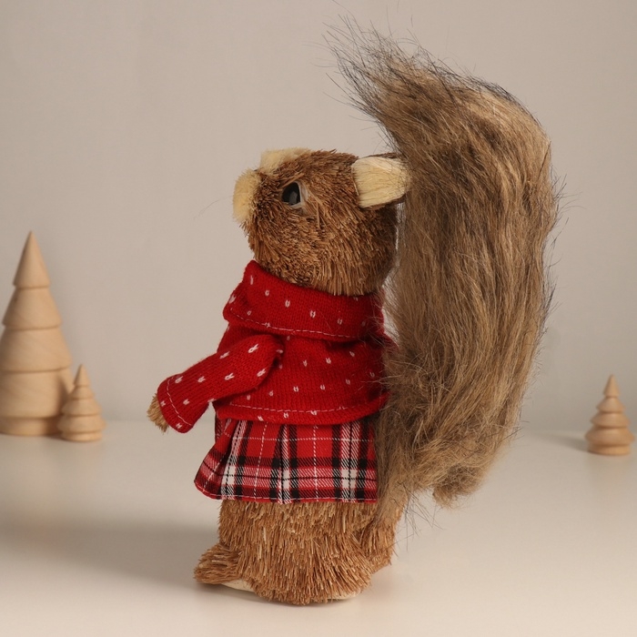Декор Декор "Белочка в клетчатой юбочке и вязаном свитере" 11х17х20 см