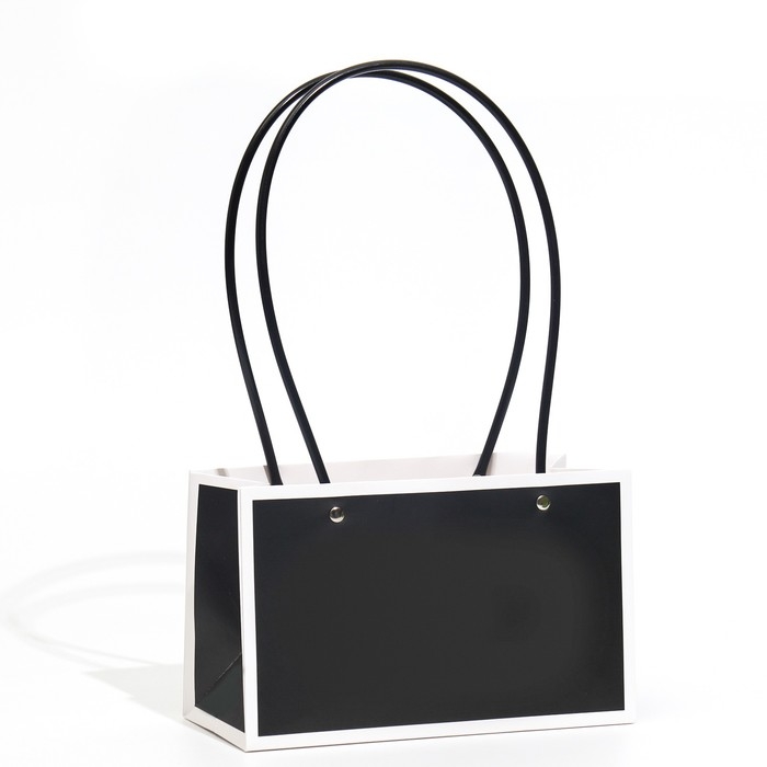 Сумка для цветов черная влагостойкая, 22x10.5x13.5 см Сумка для цветов черная влагостойкая, 22x10.5x13.5 см