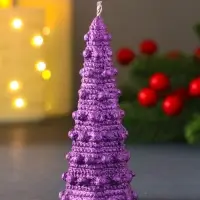 Свеча "Ёлочка с шариками "45*102 мм, лак, фиолетовая