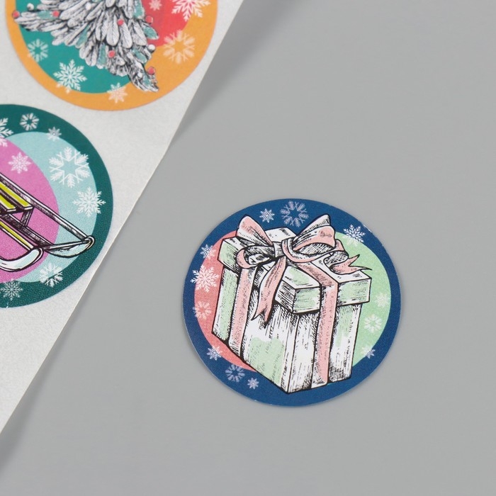 Наклейка бумага Наклейка бумага "Нарисованный Новый год" d=2,5 см 252 шт в рулоне