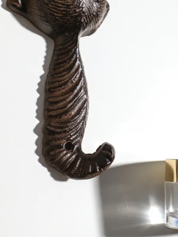 Крючок настенный &laquo;Белка&raquo;, ключница декоративная, чугун, 7&times;22&times;2.5 см