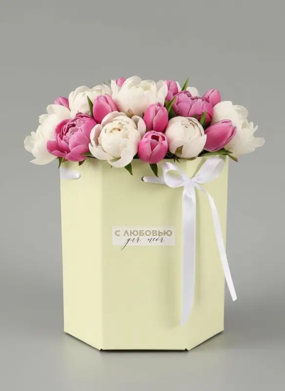 Коробка - переноска подарочная для цветов &laquo;С любовью&raquo;, 17&times;14.8&times;19.5 см, шестигранник