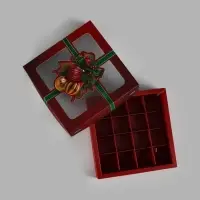 Коробка для 16 конфет &laquo;Новогодний подарок&raquo;, 18,9 х 18,9 х 3,8 см