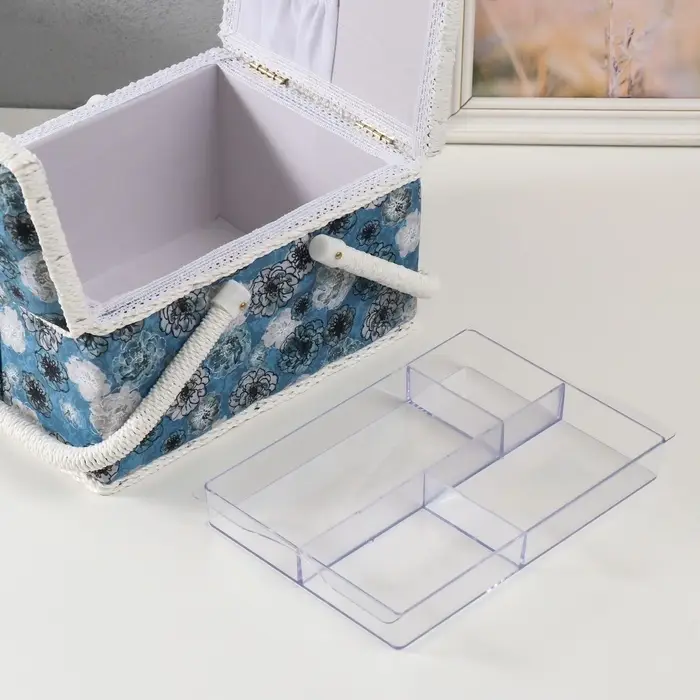 Шкатулка для рукоделия и шитья &laquo;Чёрно-белые цветы на голубом&raquo;, хранение ниток, иголок, мелочи, 19&times;26&times;14.5 см