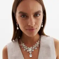 Набор 2 предмета: серьги, колье, цветок, белый в серебре, 45 см