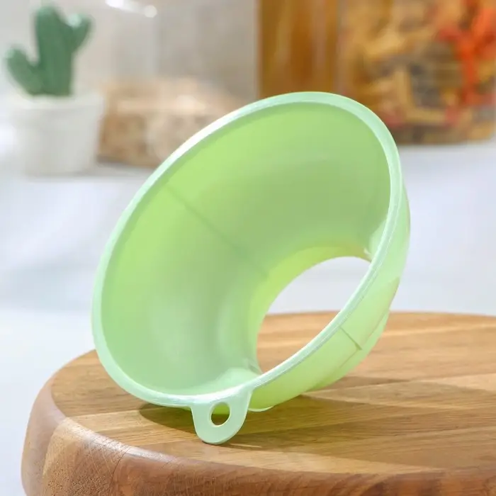 Воронка для банок с широкой горловиной, d=15 см (6,5 см), цвет МИКС Воронка для банок с широкой горловиной, d=15 см (6,5 см), цвет МИКС