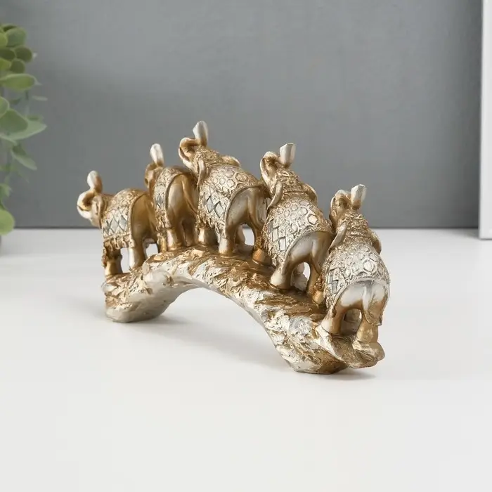 Сувенир полистоун "Пять слонов на камне в попонах с бахромой" 11х24,5х4,5 см