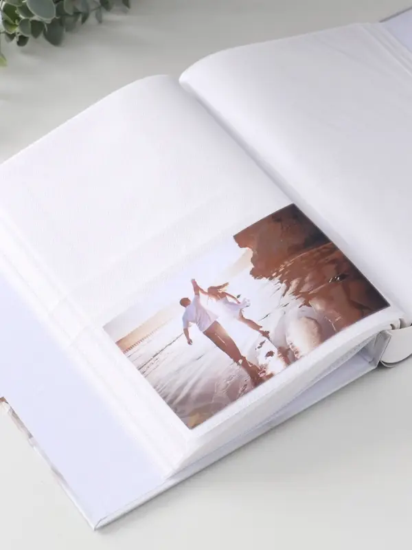 Фотоальбом на 200 фото 10х15 см Фотоальбом на 200 фото 10х15 см "Ёлочные игрушки" в коробке тиснение серебро 6х20,5х26 см