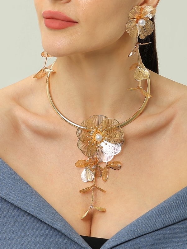 Набор 2 предмета: серьги, колье «Цветок» бусина и стразик, белый в золоте, d=14 см Набор 2 предмета: серьги, колье «Цветок» бусина и стразик, белый в золоте, d=14 см