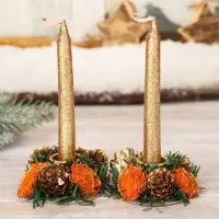 Свеча новогодняя с подсвечником, набор 2 шт., 11&times;15 см, с шишками и розочками