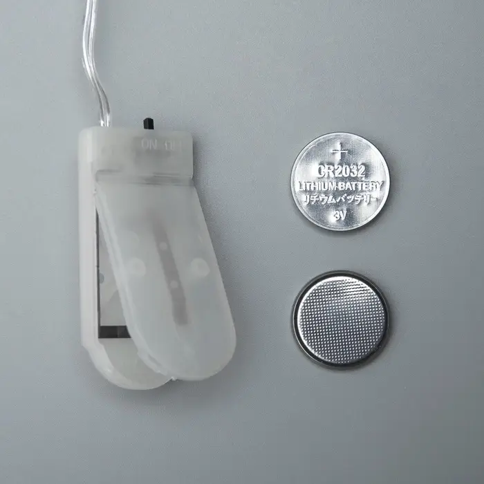 Гирлянда &laquo;Нить&raquo; 5 м, роса, IP20, серебристая нить, 50 LED, от батареек CR2032&times;2, свечение мульти