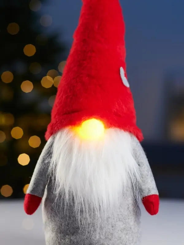 Фигура текстиль «Гномик в красной шапке» 60 см, 1 LED, LR1130х3 (в компл.), Т/БЕЛЫЙ Фигура текстиль «Гномик в красной шапке» 60 см, 1 LED, LR1130х3 (в компл.), Т/БЕЛЫЙ