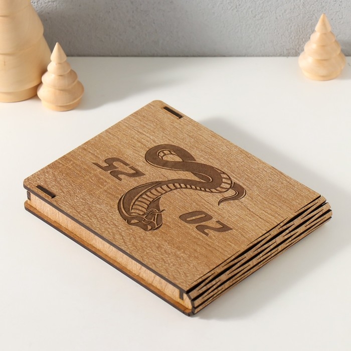 Новогодняя шкатулка  Новогодняя шкатулка "Змея" 15х12х2 см