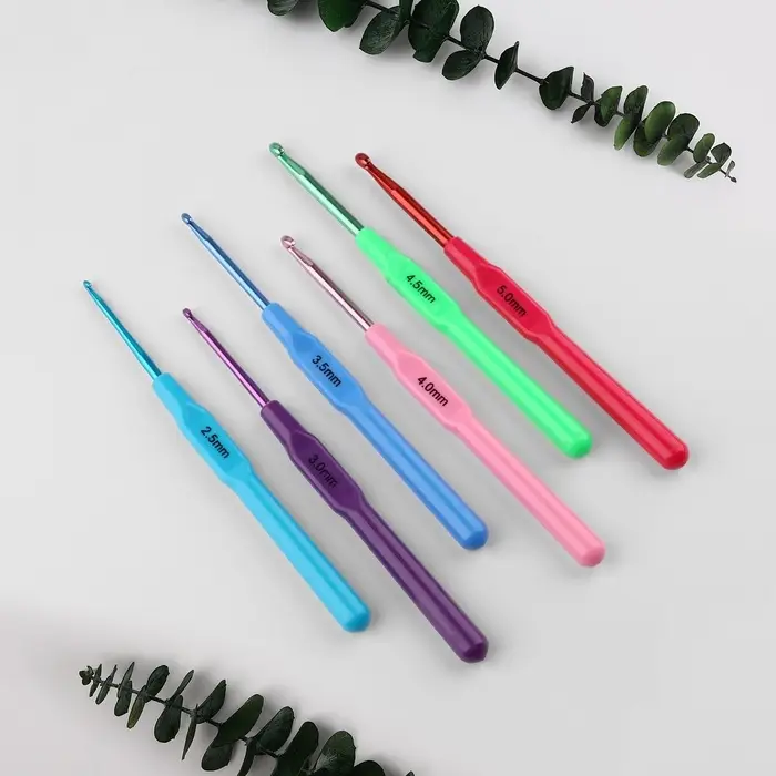 Набор крючков для вязания, с пластиковой ручкой, d=2.5-5 мм, 14 см, 6 шт., разноцветный