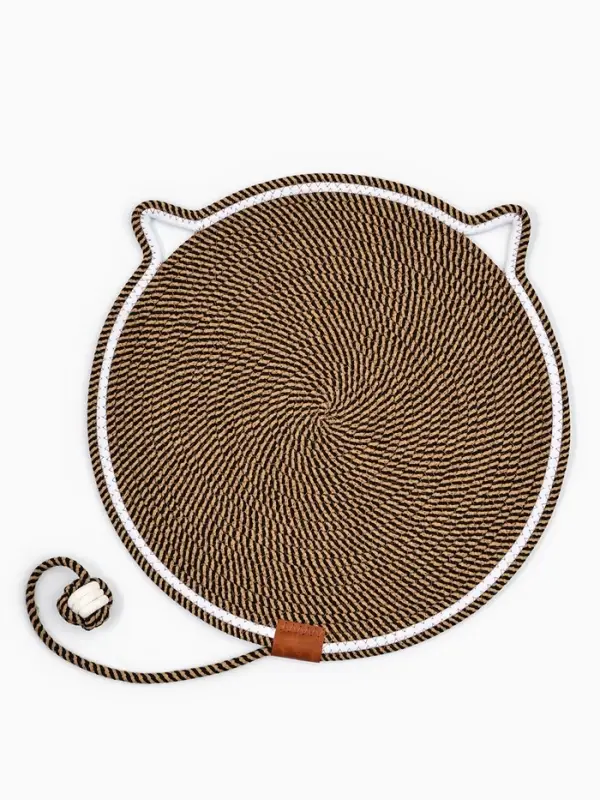 Когтеточка-коврик с хвостом 50 см, коричневый Когтеточка-коврик с хвостом 50 см, коричневый