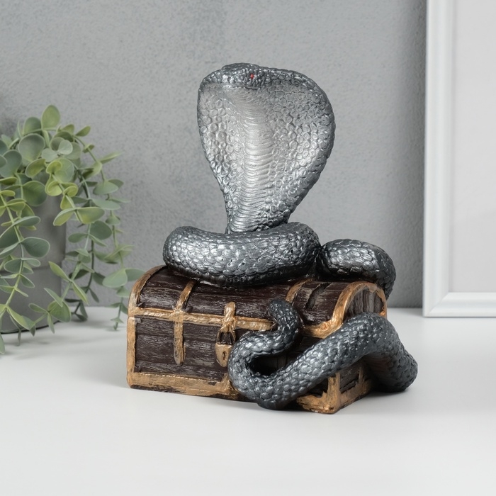 Новогодняя копилка  Новогодняя копилка "Кобра на сундуке "  20 х 17 х 12 см, серебристый