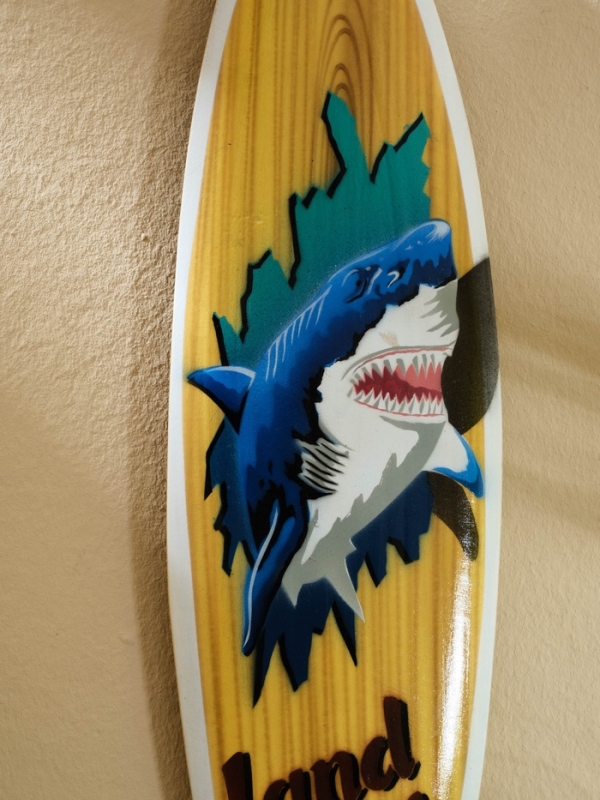 Панно "Доска для сёрфа "Land Shark" дерево 40х11 см