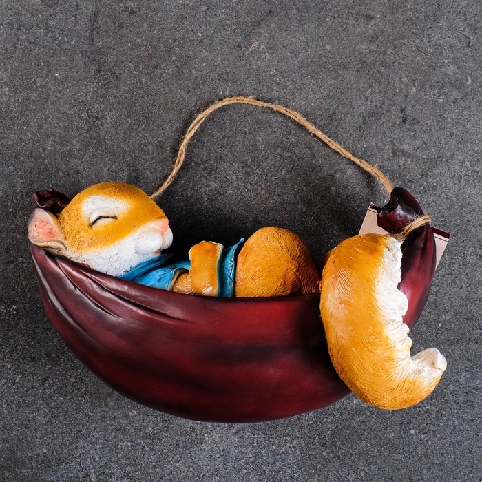 Подвесной декор  Подвесной декор "Белка в гамаке" 29x13x17см