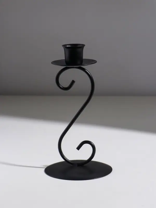 Подсвечник металл на 1 свечу  Подсвечник металл на 1 свечу "Завиток" d=2,5 см чёрный 9х9х16 см