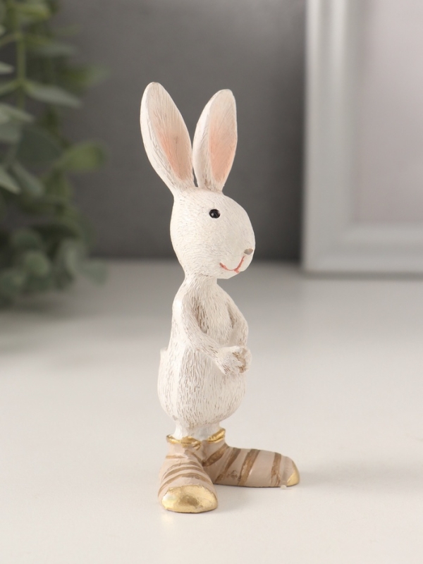 Сувенир полистоун Сувенир полистоун "Белый зайка в полосатых носках" 5х3,5х11 см