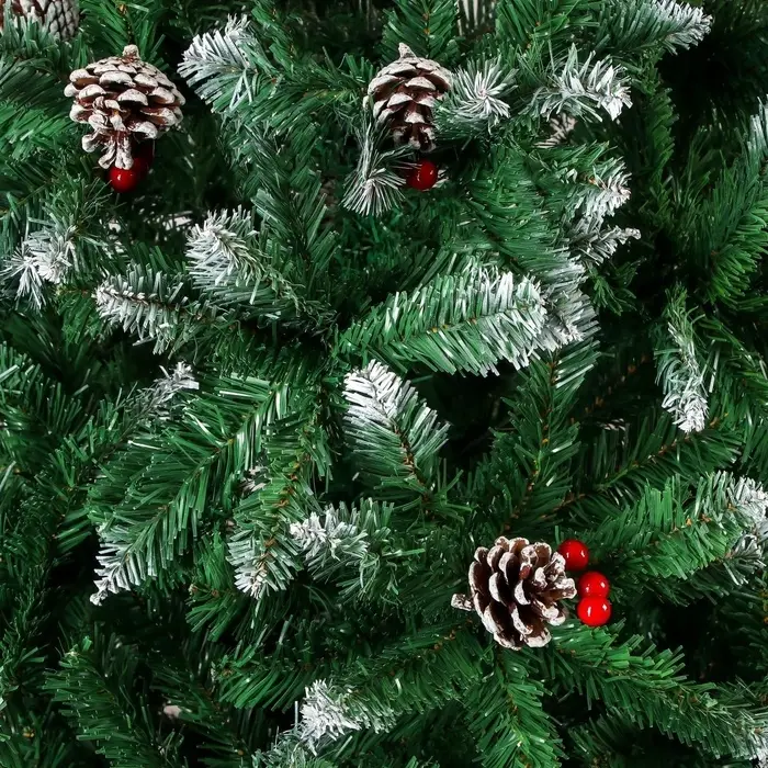 Искусственная ёлка с инеем &laquo;Зимнее волшебство. Ягодка&raquo;, 210 см, d нижнего яруса 135 см, 1100 ПВХ ветки на крючках
