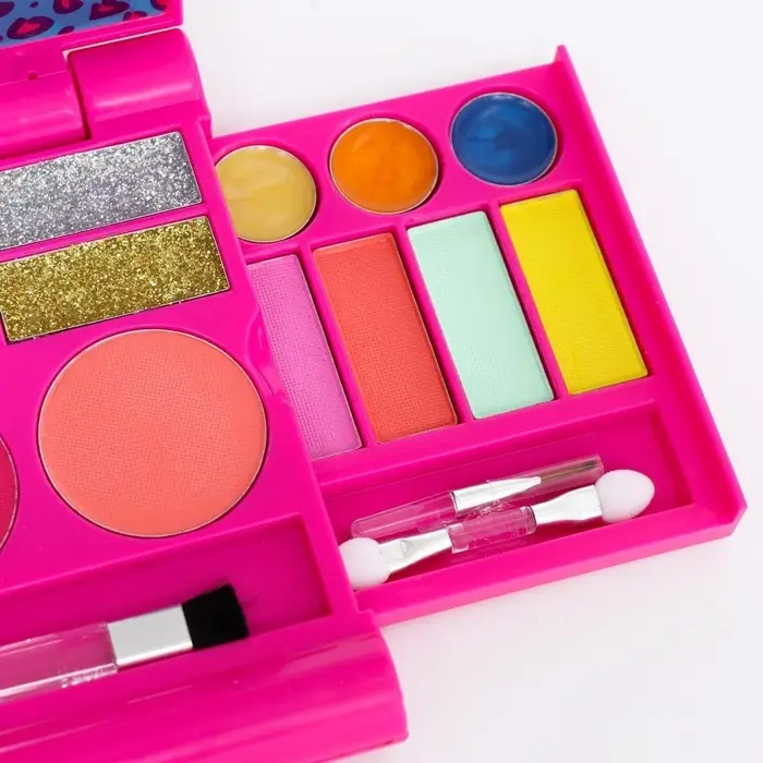 Набор косметики для девочек &laquo;Ноутбук&raquo;, тени для век, блеск для губ, аппликаторы