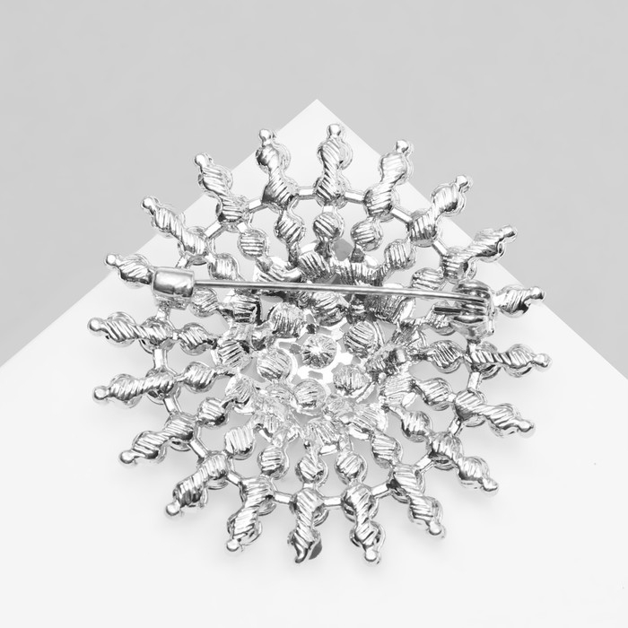 Брошь «Жемчужное сияние», цвет белый в серебре Брошь «Жемчужное сияние», цвет белый в серебре