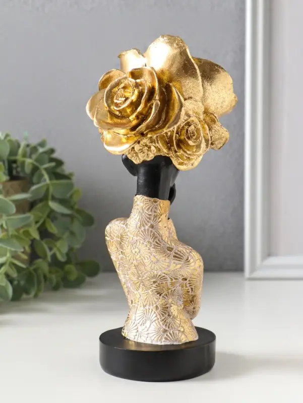 Бюст полистоун "Девушка с золотой розой, в наряде с узорами" чёрный 9х7,5х19,5 см