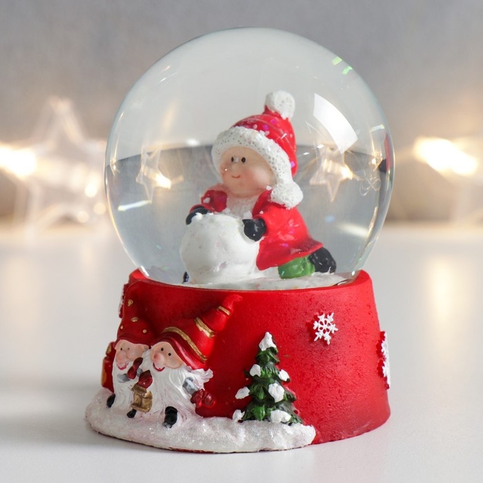 Сувенир полистоун водяной шар "Малыш со снежным комом" 7х6,7х8,8 см