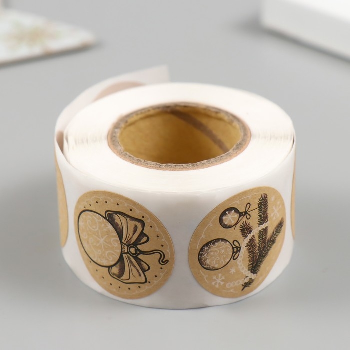 Наклейка бумага крафт Наклейка бумага крафт "Новогодний" d=2,5 см 252 шт в рулоне