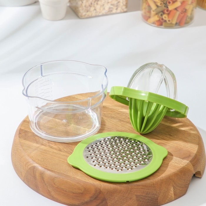 Соковыжималка Доляна Freshbo, с контейнером и насадкой, цвет зелёный Соковыжималка Доляна Freshbo, с контейнером и насадкой, цвет зелёный