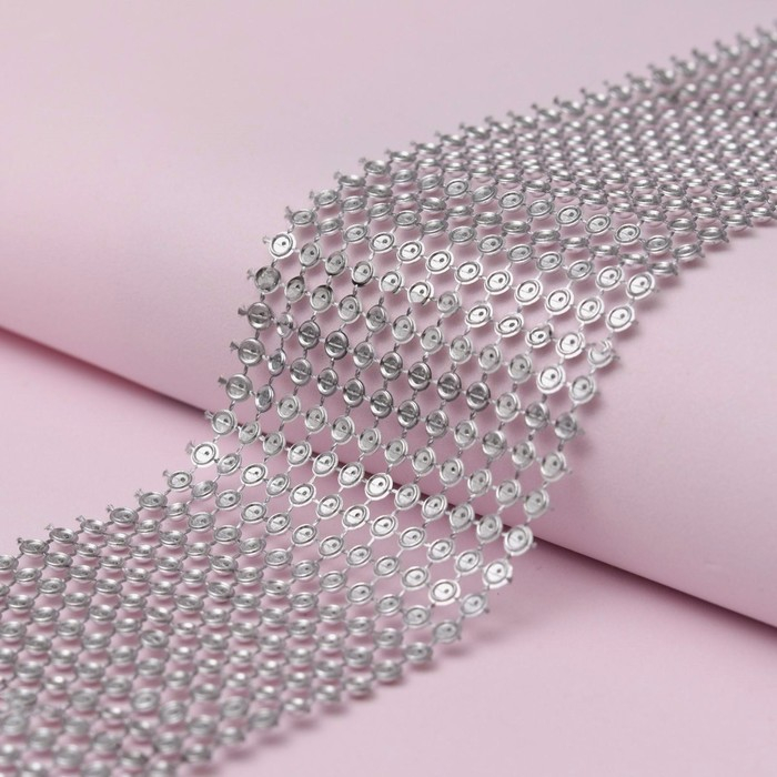 Лента с имитацией выпуклых страз, 5,75 см, 9 ± 1 м, цвет серебряный Лента с имитацией выпуклых страз, 5,75 см, 9 ± 1 м, цвет серебряный