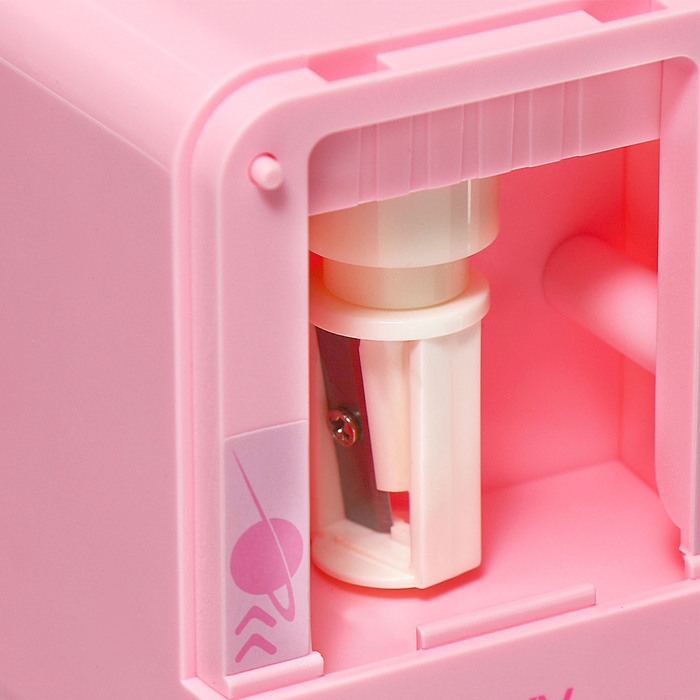 Точилка электрическая (батарейки в комплект не входят). работает от 2-х AA батареек Розовый Точилка электрическая (батарейки в комплект не входят). работает от 2-х AA батареек Розовый