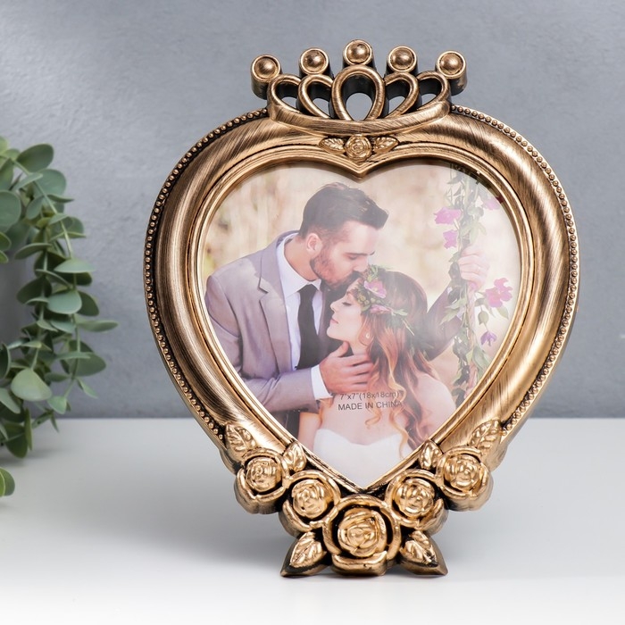 Фоторамка пластик 18х18 см Фоторамка пластик 18х18 см "Сердце с розами и короной" тёмное золото 25х20 см